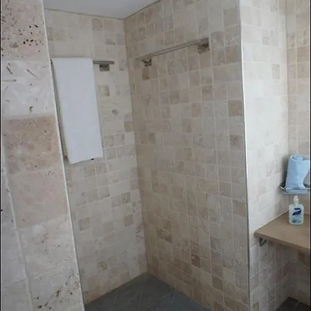 Pour 12 Personnes A Apartamento